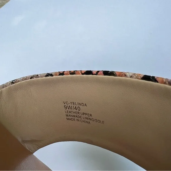 Vince Camuto Yelinda toe loop sandals size 9W/40 - Picture 7 of 9